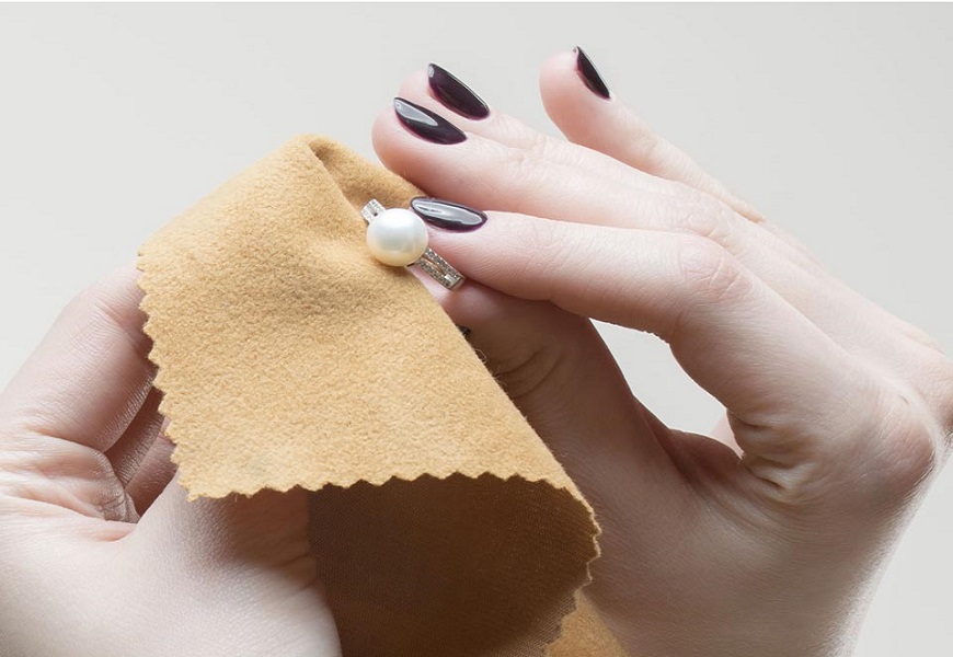 Nettoyage d'une bague en or