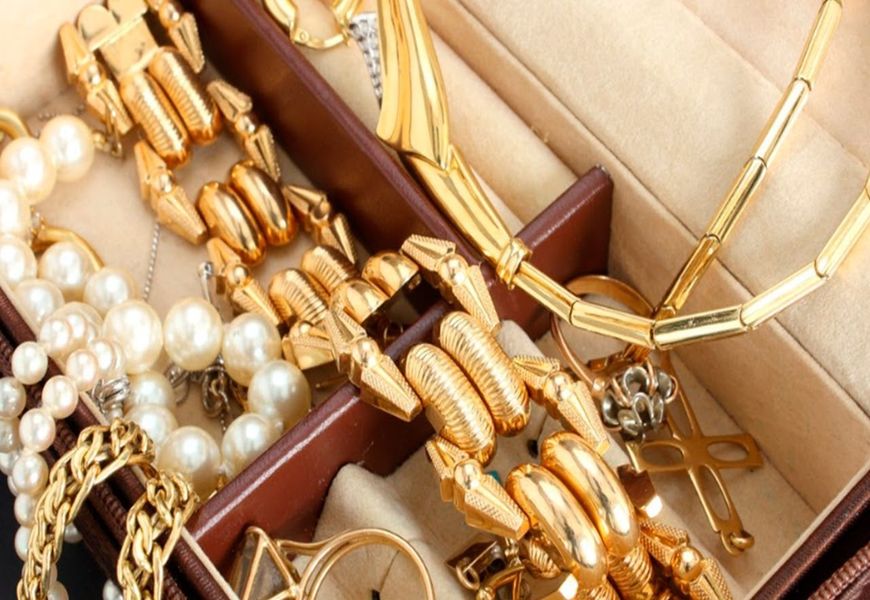 Anwendung der heilenden Eigenschaften von Gold.