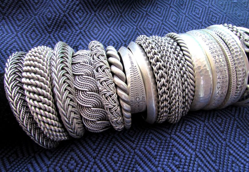Arten und Schattierungen von Silber