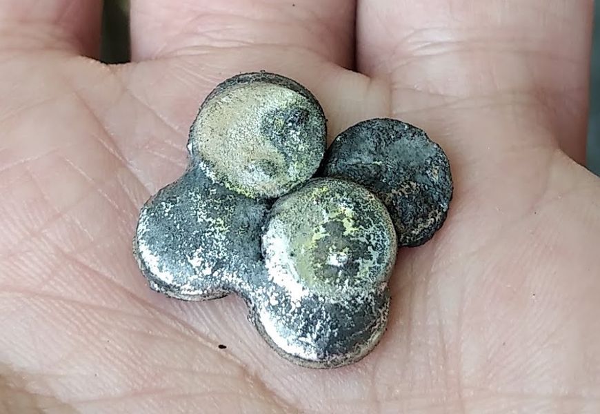 Ausrüstung, Geräte und Materialien zum Schmelzen von Silber