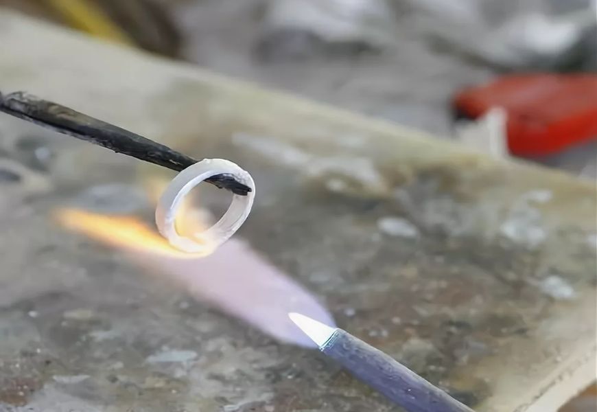 Silber und seine Eigenschaften. Wenn das Löten von Silber notwendig ist